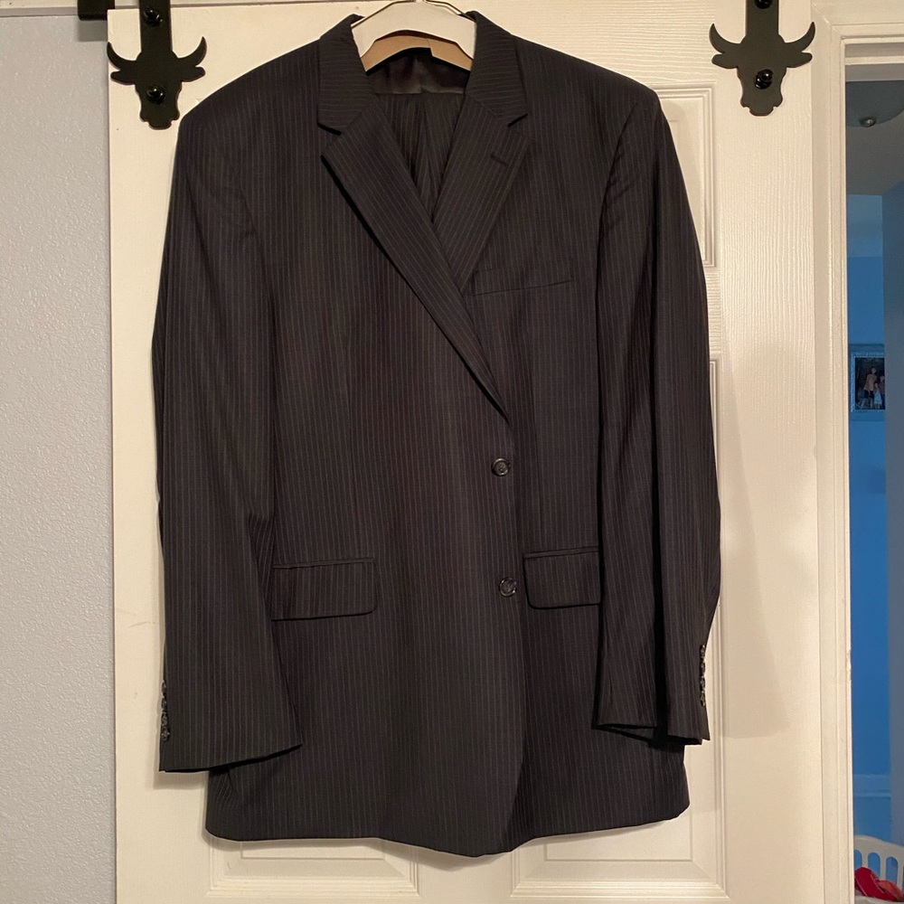 Jos A. Bank Suit w/shirt